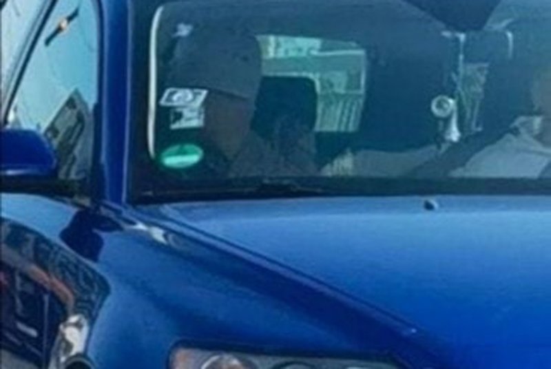  FOTO Scenă comică în traficul ieșean. Soțul și-a acoperit ochii de rușine în timp ce nevasta conducea pe contrasens