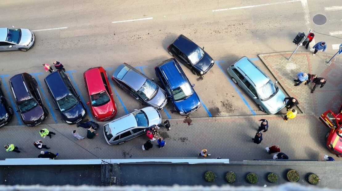  Record! Un șofer beat a distrus aproape 60 de mașini parcate