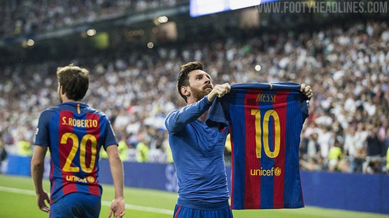  Cu cât a fost vândut cel mai scump tricou purtat de Lionel Messi