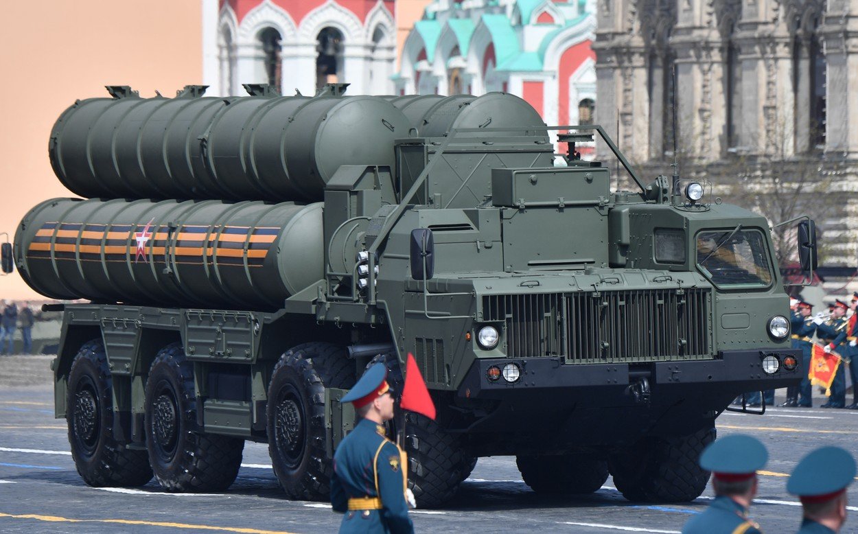  Rușii își scot la plimbare rachetele care le-au mai rămas. Se pregătesc de parada de 9 Mai, deși nu au nicio victorie notabilă în Ucraina
