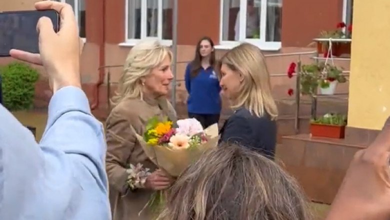  VIDEO : Jill Biden, vizită în Ucraina. Prima Doamnă a SUA s-a întâlnit cu Olena Zelenka, soția președintelui Zelenski