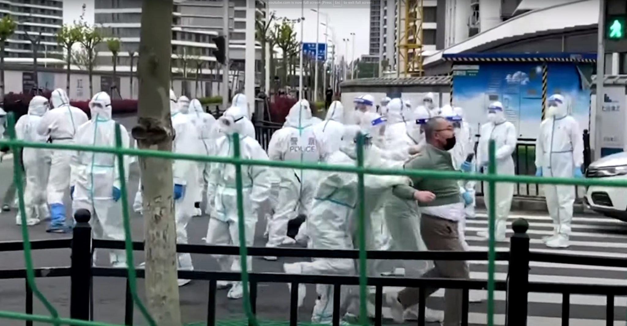  VIDEO: Scene orwelliene în China comunistă: suspecții de coronavirus, fără drept să primească mâncare, spitale închise, filmări cu nașteri pe stradă