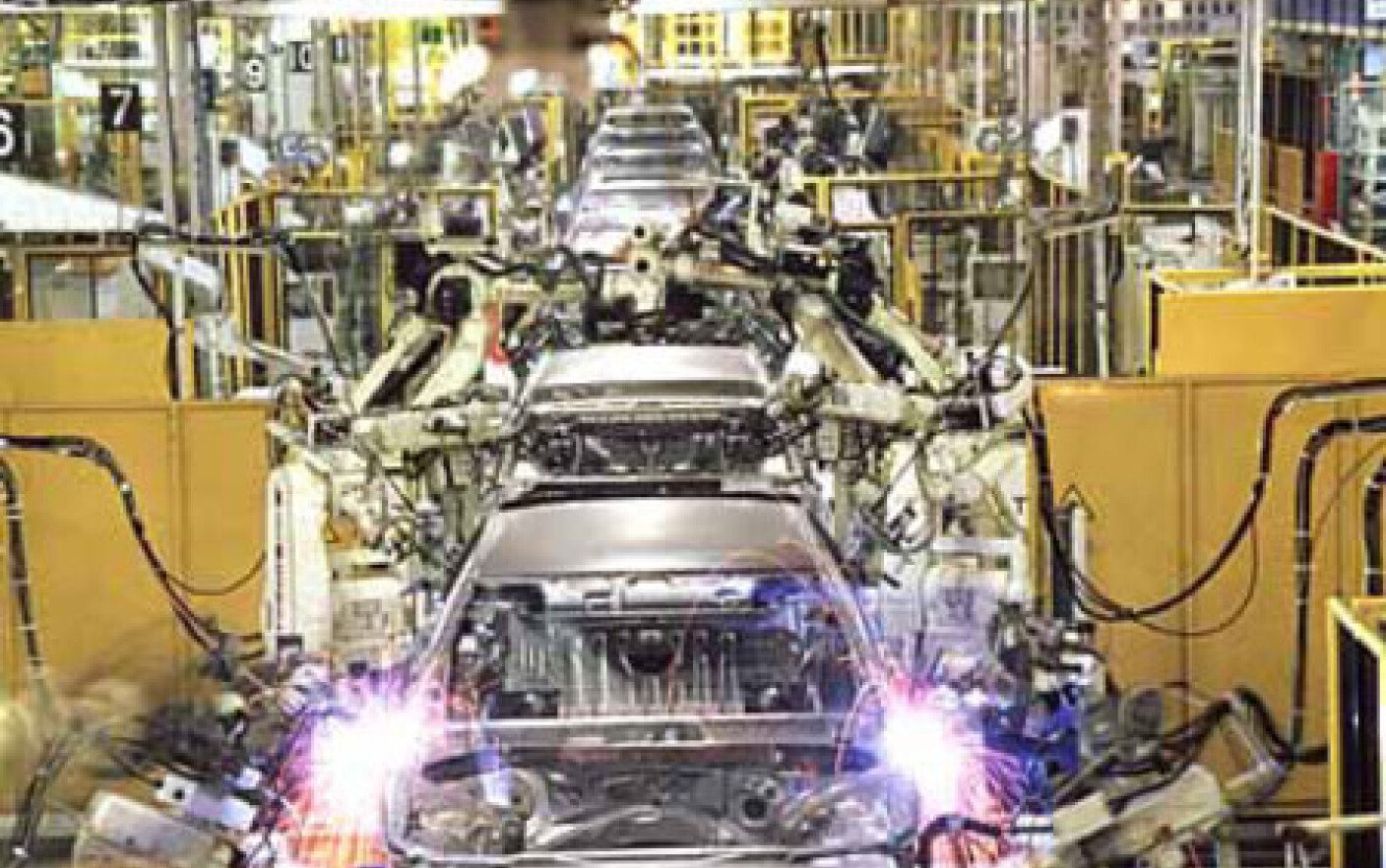  Profitul Toyota Motor va fi ros de creşterea preţurilor materiilor prime