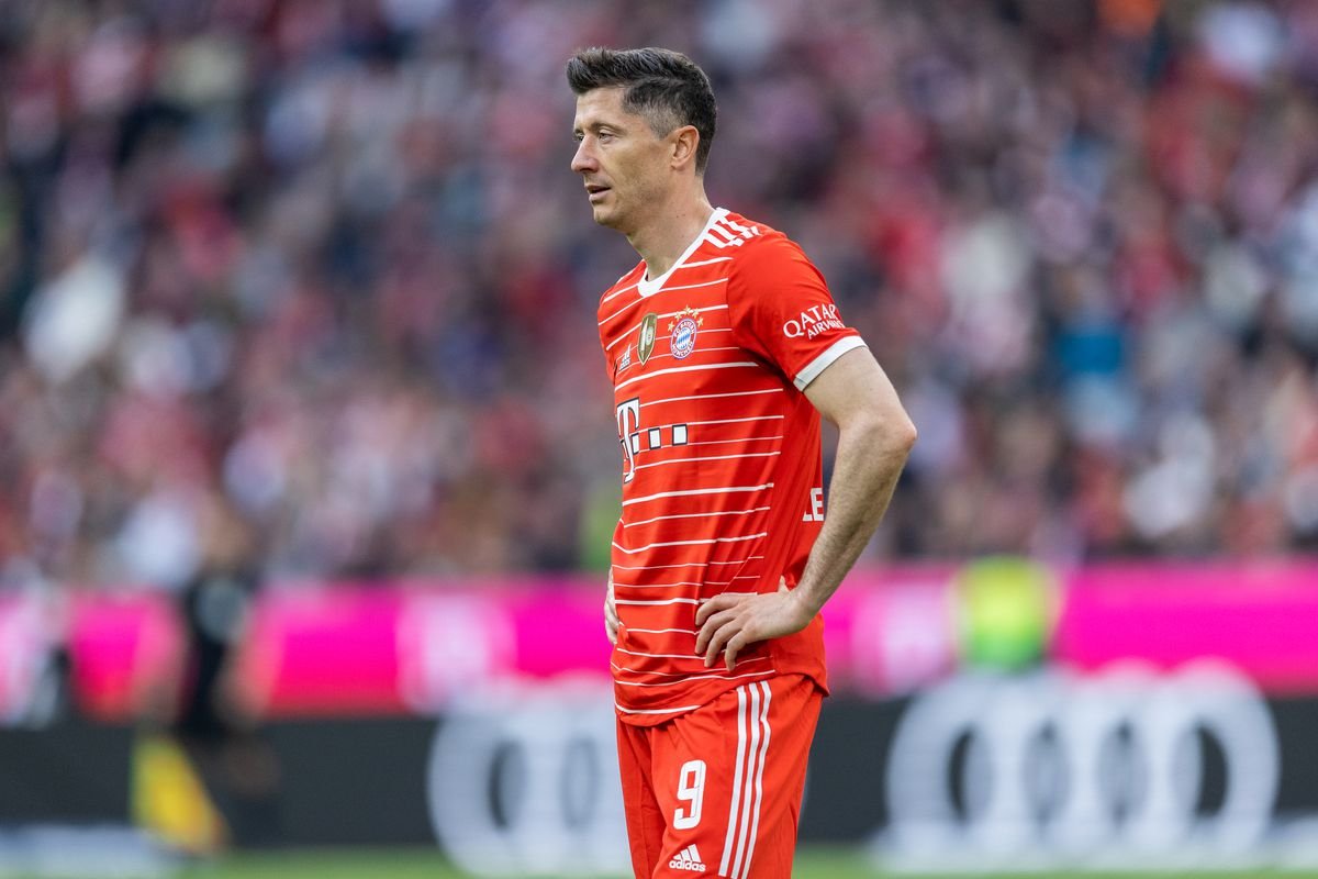  Bayern nu vrea să renunţe la Lewandowski: Are un contract până la 30 iunie 2023 şi va juca cu noi