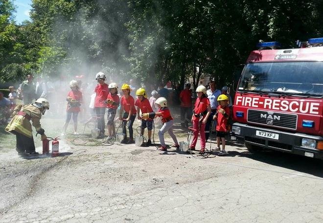  Micii pompieri: 200 de elevi ieşeni s-au întrecut în weekend la Tomeşti