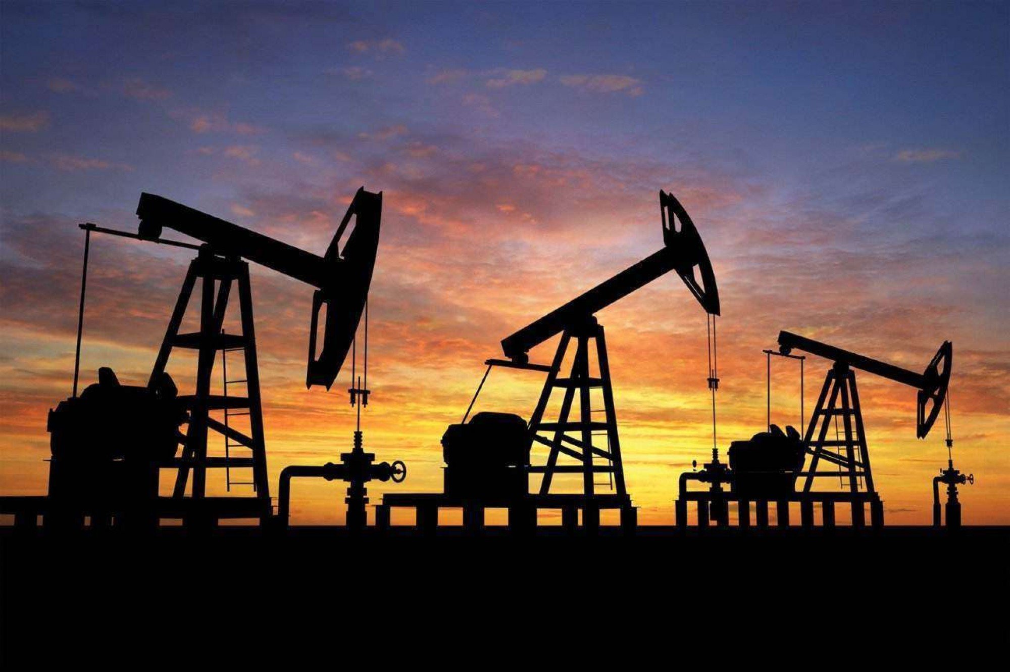  Declinul generalizat al burselor de acţiuni trage în jos preţurile petrolului