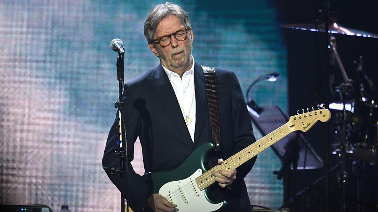  Eric Clapton, un sceptic în privinţa vaccinului, a fost testat pozitiv la Covid-19 şi a anulat mai multe concerte