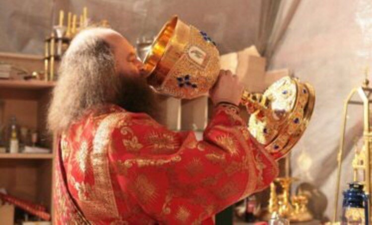  Vaslui: Un preot român și un preot ucrainean au băut până a venit Ambulanţa