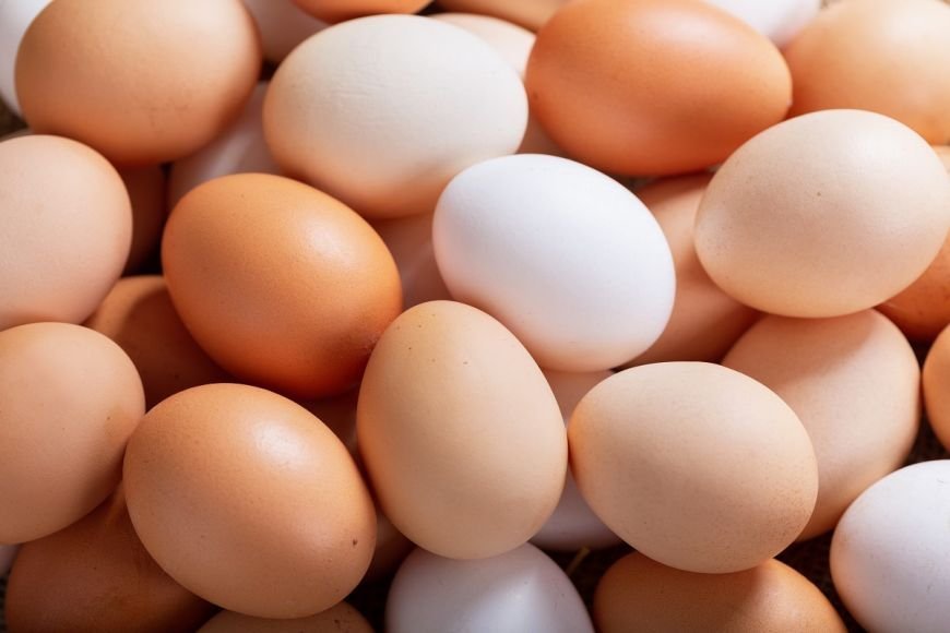 De ce ouăle au mai multe culori. Pe care este bine să le consumi?