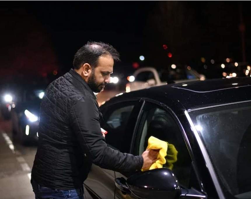  Khalid Payenda, fostul ministrul afgan al Finanţelor, este în prezent şofer de taxi în SUA