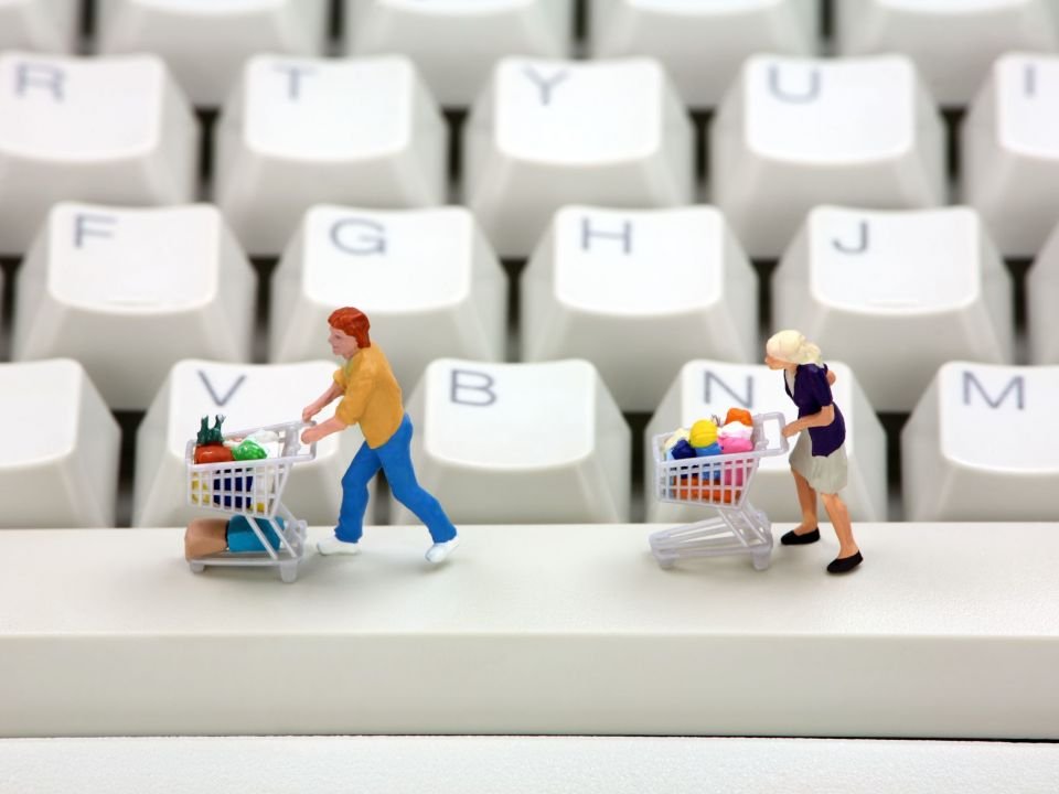  Românii au trecut la shopping online: 85% preferă cumpărăturile pe internet şi 88% folosesc telefonul pentru asta, mult peste media europeană