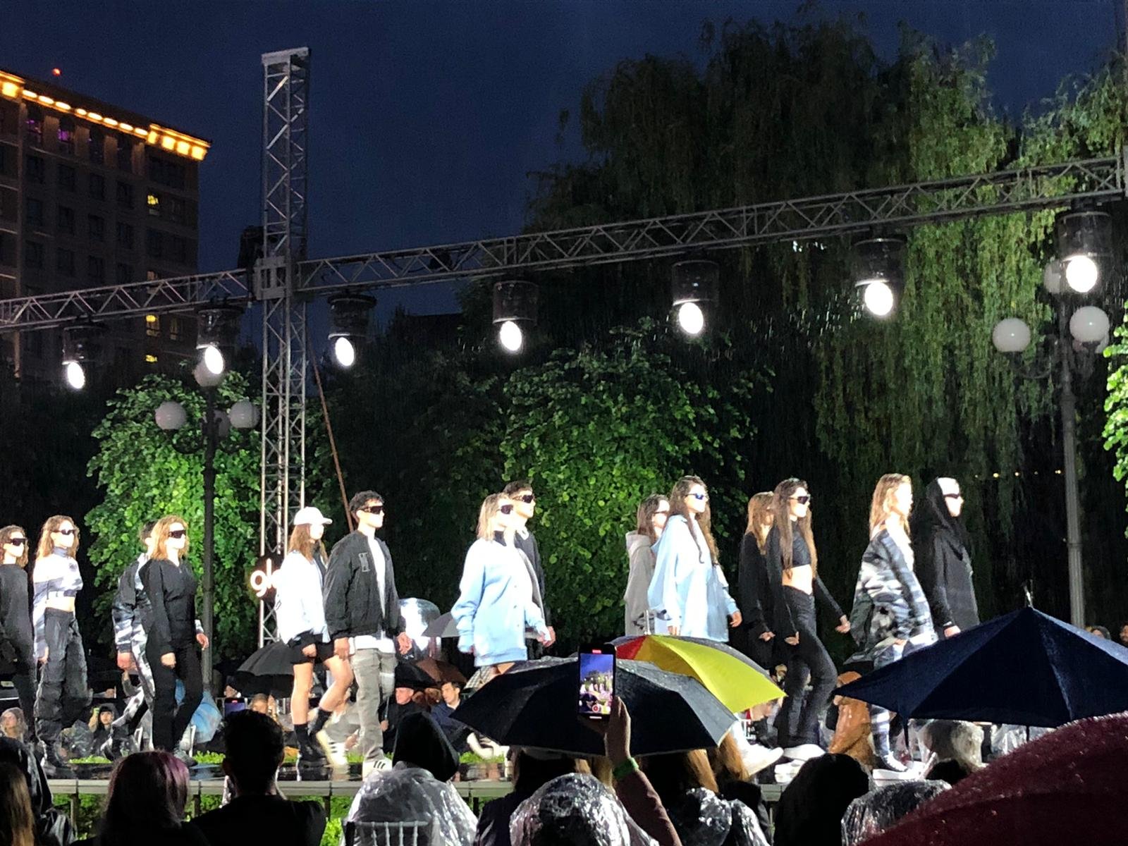  Schimbări în programul Romanian Fashion Week Iași din cauza ploii