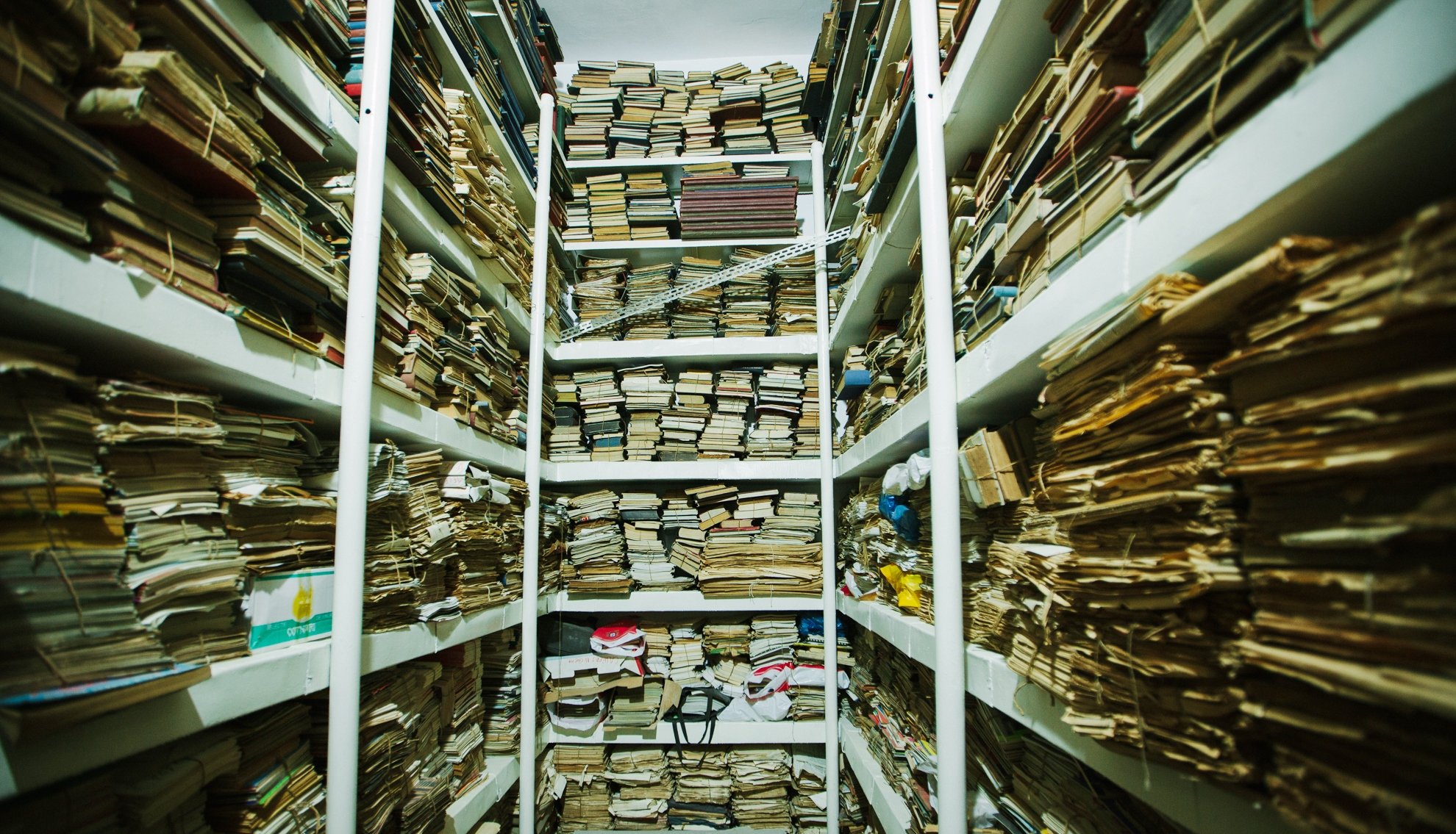  Victoria spionilor: Arhivele Române opresc de la cercetare fondurile cu documente din comunism