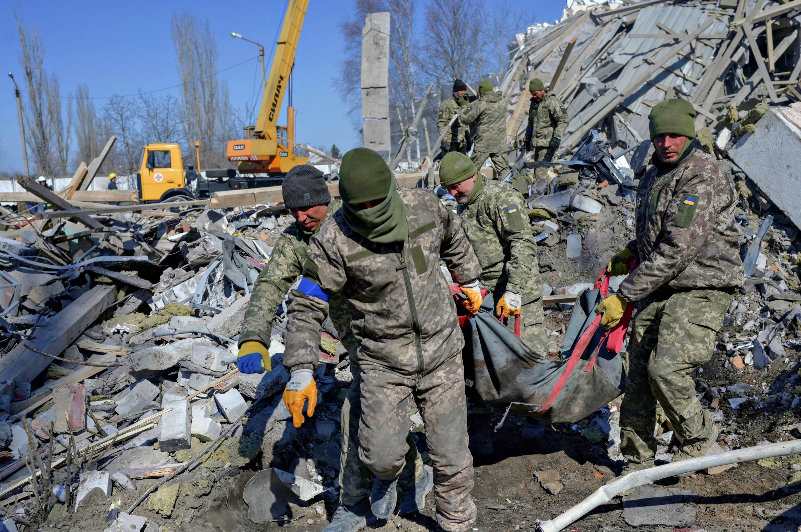  Zelenski anunţă că Ucraina pierde între 60 şi 100 de militari pe zi în luptă, în Donbas