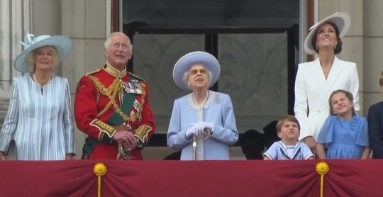  Regina Elizabeth a II-a, aclamată de zeci de mii de persoane la jubileul celor 70 de ani de domnie (VIDEO)