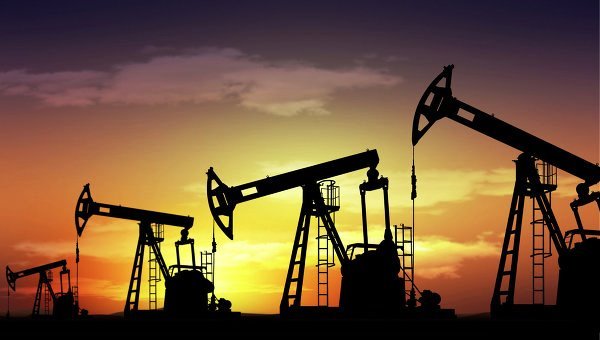  OPEC+ a decis joi să mărească peste aşteptări producţia de petrol în iulie şi august