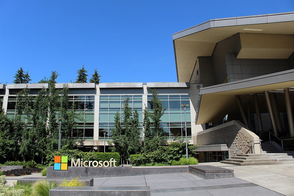  Compania Microsoft şi-a redus previziunile de profit şi venituri pentru trimestrul patru