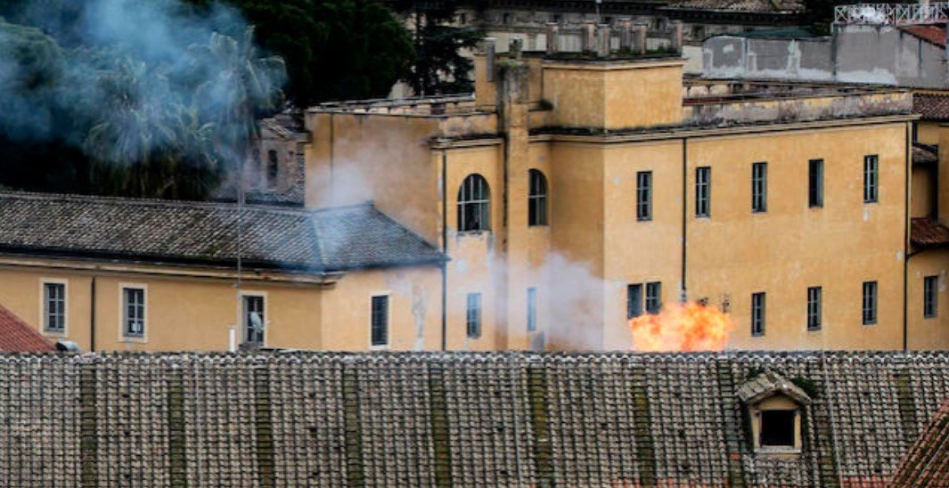  Deţinuţii au dat foc unei închisori din Italia din cauza unui medicament