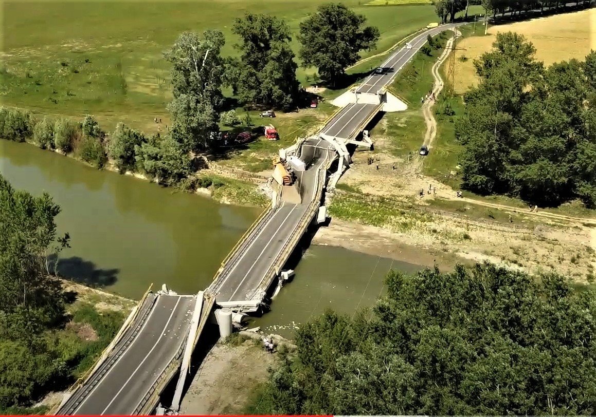  Ciucă a cerut tragerea la răspundere a celor vinovați de prăbușirea podului din Neamț