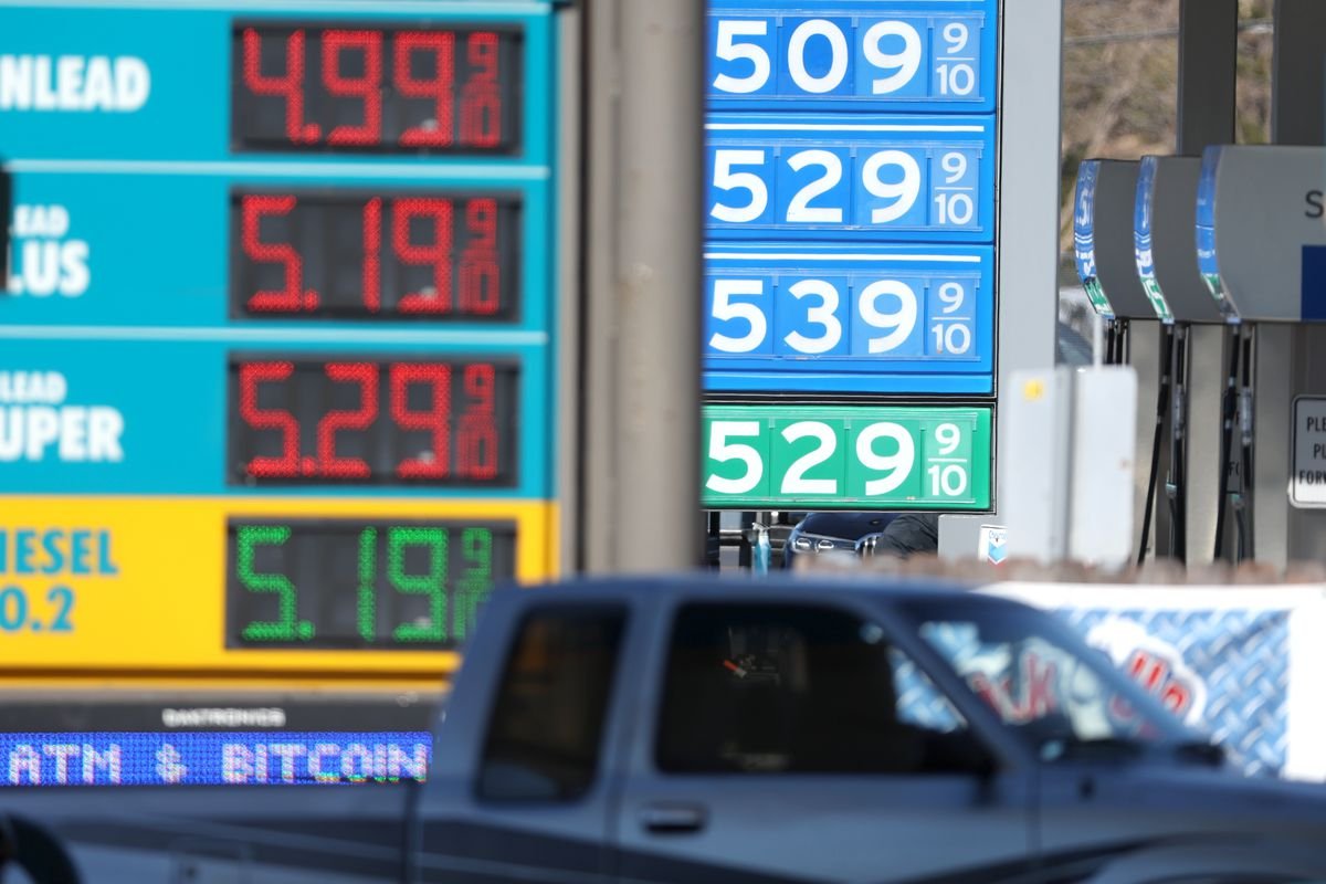  Preţul benzinei din SUA a depăşit 5 dolari pe galon pentru prima oară în istoria ţării