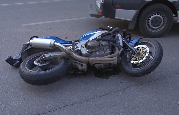  Un motociclist s-a izbit la Trifeşti de un autoturism. A intervenit un echipaj SMURD