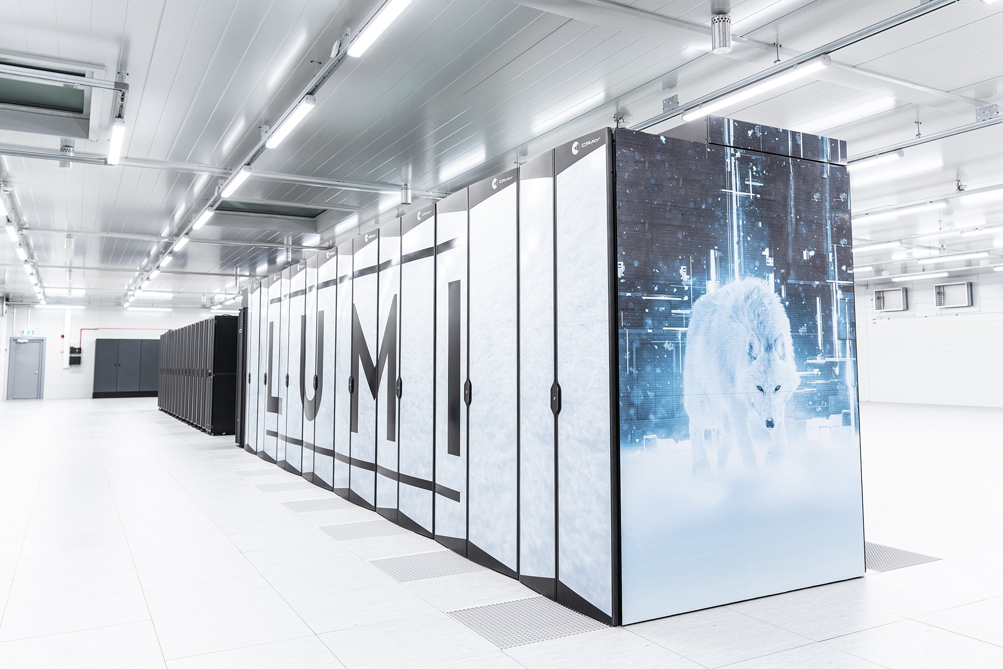  A fost lansat LUMI – supercomputerul cel mai rapid şi mai eficient energetic din Europa (VIDEO)