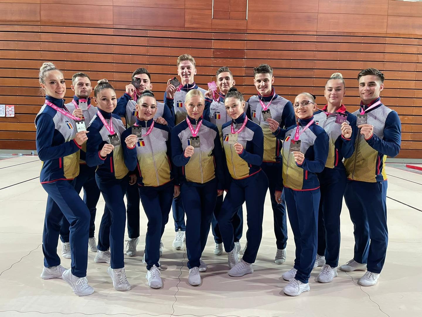 Echipa de gimnastică aerobică a României, vicecampioană mondială, la Guimares
