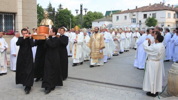  Duminică, sute de preoţi şi credincioşi catolici vor pelegrina pe străzile Iaşului