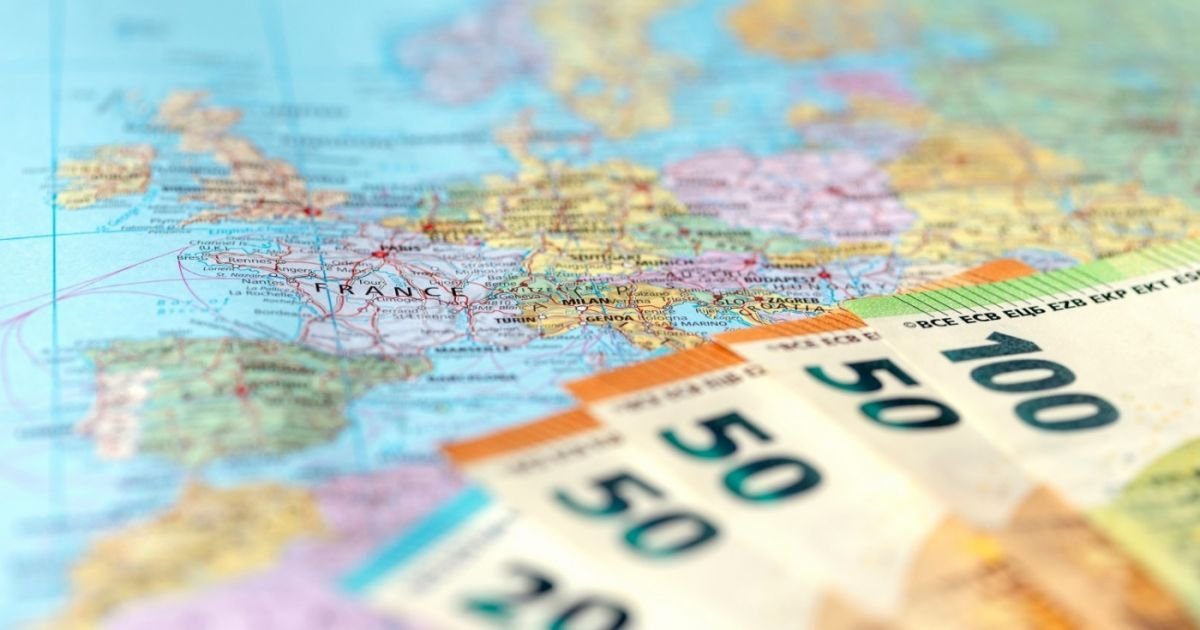  Sunteţi de acord cu un salariu minim european? De ce nu se discută subiectul în România