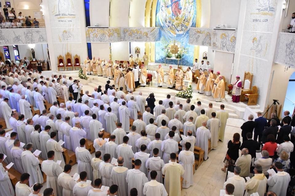  Şase noi preoţi vor fi hirotoniţi la catedrala catolică