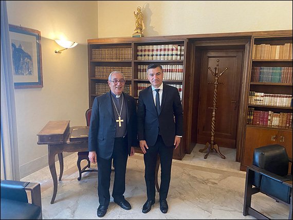  O delegaţie din Iaşi, din care a făcut parte şi primarul, s-a întâlnit cu Papa Francisc la Vatican