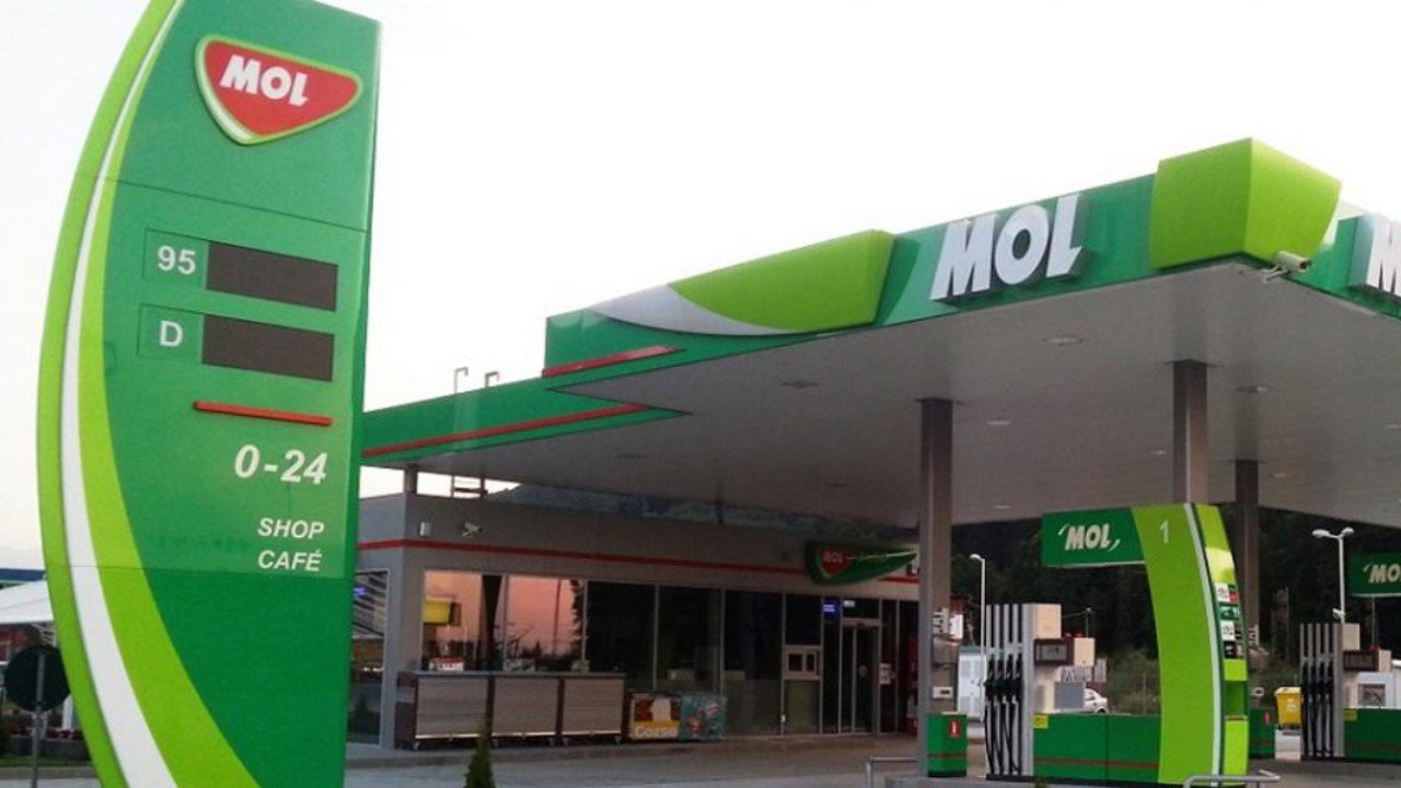  La benzinăriile Mol din Ungaria se pot cumpăra maximum 50 de litri de carburanţi cu preţ redus