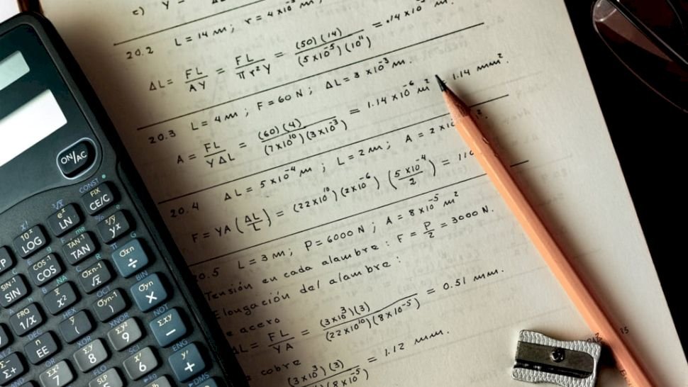  Absolvenţi de matematică notaţi cu 2 şi 3 la examenul de Bacalaureat. Cum se explică?