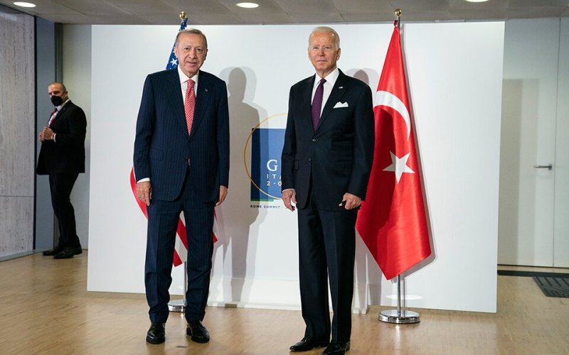  Erdogan anunţă, înainte să plece la summitul NATO, o posibilă întâlnire cu Biden la Madrid