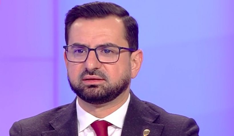  Penalul Adrian Chesnoiu, aplaudat de colegii din PSD în Parlament