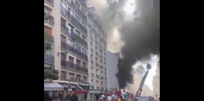  Incendiu la un bloc de patru etaje din Paris: cel puţin nouă răniţi, inclusiv doi grav