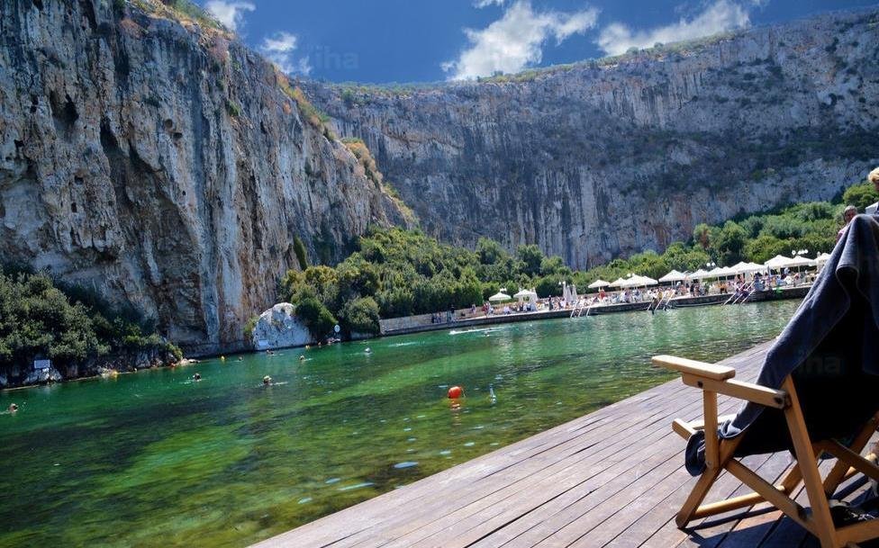  Piscina naturală, cu apă termală, minunea turistică a lumii, de văzut în Grecia