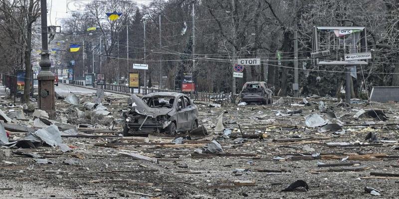  Separatiştii pro-ruşi susţin că au încercuit oraşul Lisichansk