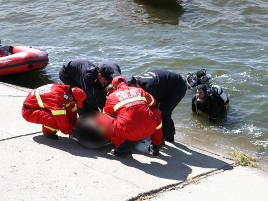  Neamţ: Un adolescent a murit înecat în râul Bistriţa, unde a mers la scăldat