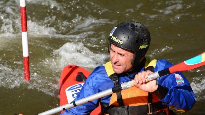  Marin Chirazi, profesor universitar din Iaşi, vrea să stabilească un nou record la parcurgerea Dunării cu caiacul