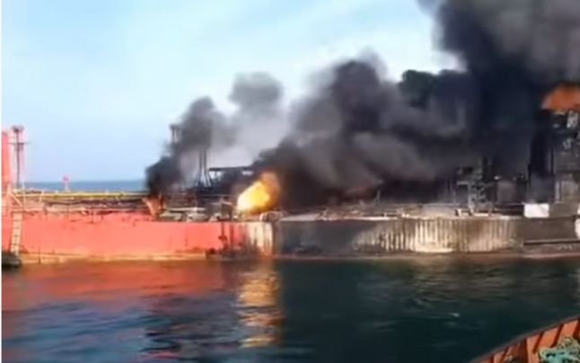  VIDEO Rusia a lovit cu o rachetă un petrolier în derivă în Marea Neagră. Kievul spune că este o navă a Republicii Moldova
