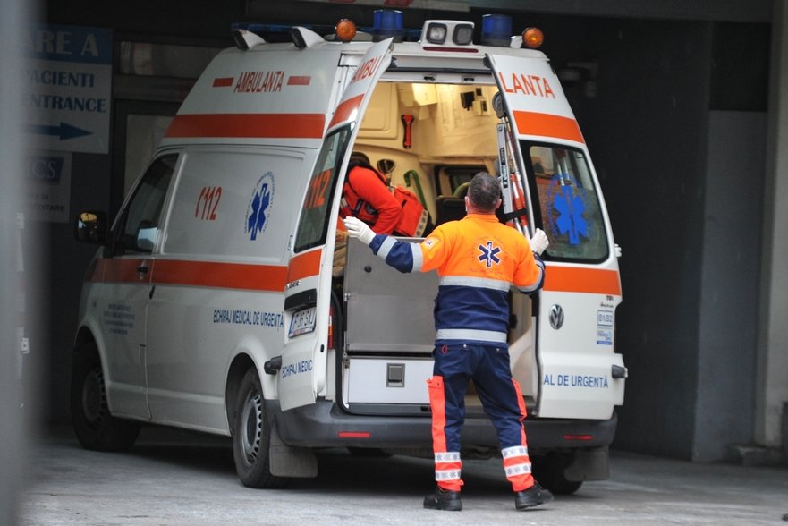  Ambulanţa angajează nouă şoferi, iar cinci dintre ei vor fi în Iaşi