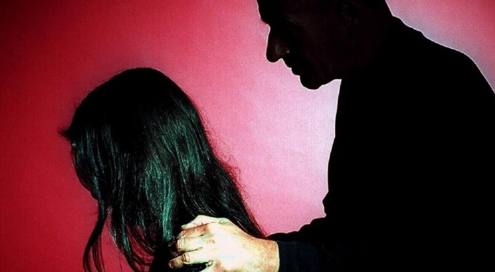  Argeş: Bărbat arestat preventiv după ce a încercat să sărute o adolescentă într-un parc