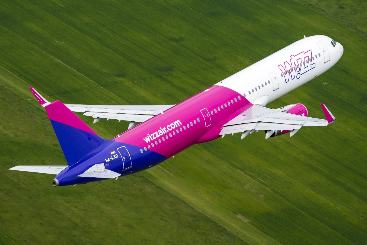  Wizz Air recunoaşte că este depăşită de situaţie şi prin urmare va reduce numărul zborurilor