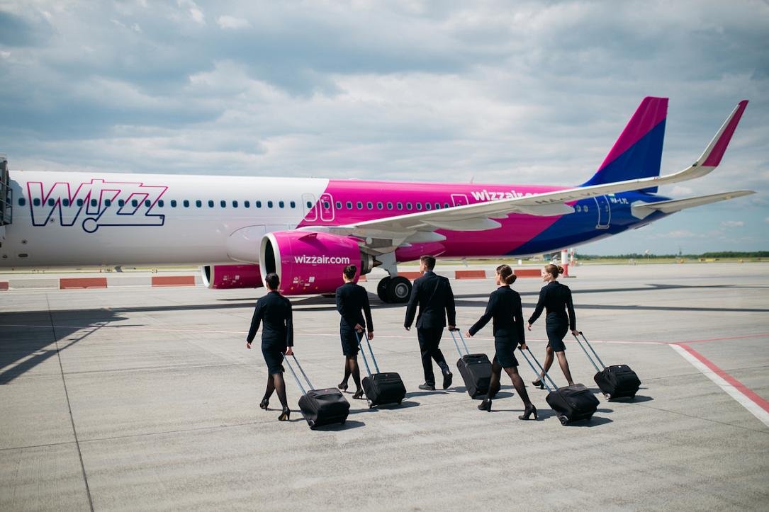  Recrutări la Iaşi: Wizz Air angajează 100 de însoţitori de zbor