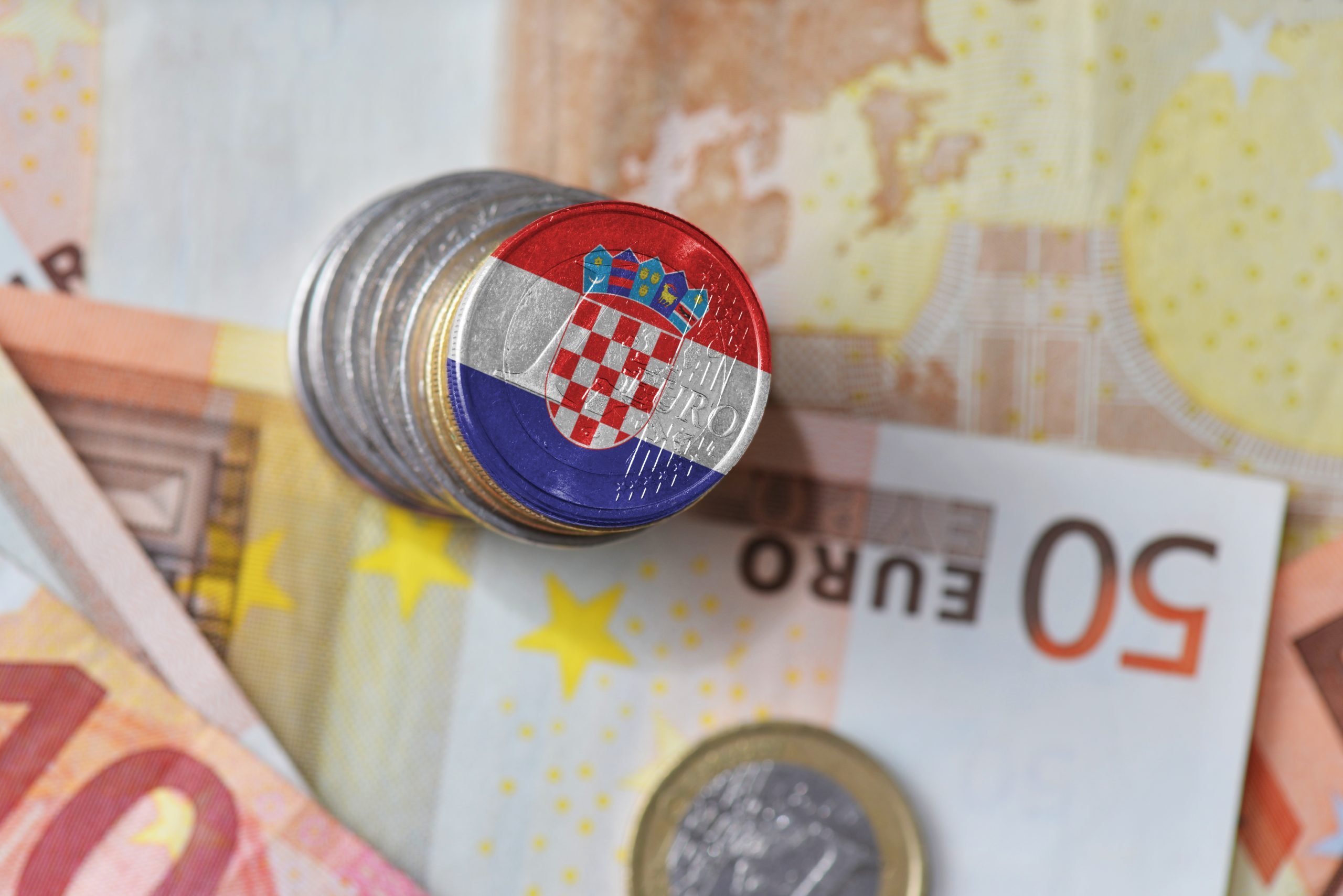  Uniunea Europeană a aprobat aderarea Croaţei la zona euro la 1 ianuarie 2023
