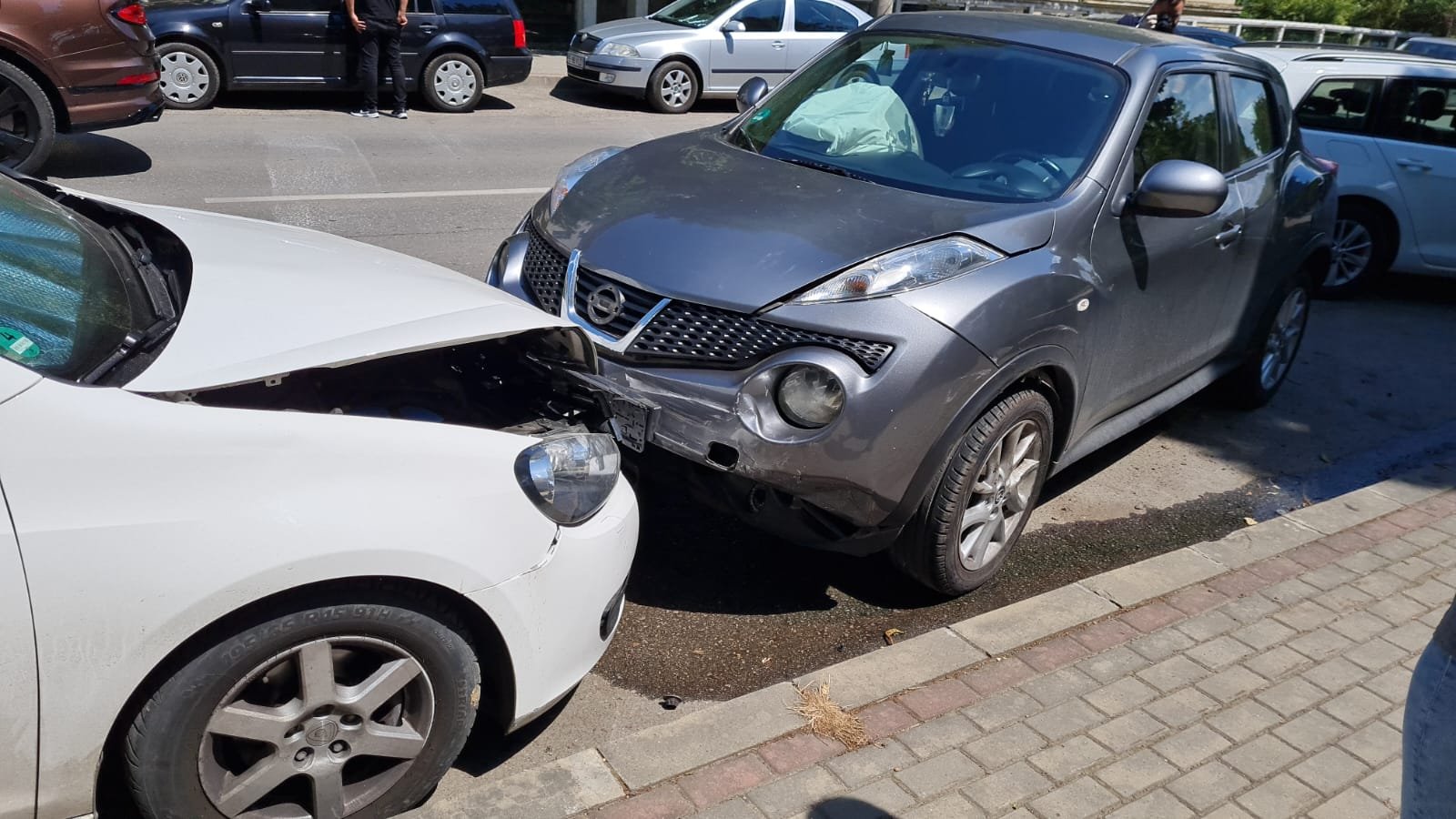  O șoferiță a lovit trei autoturisme, pe Sărărie FOTO/VIDEO