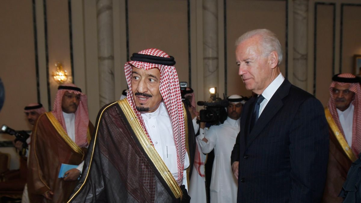  Cum l-a salut Joe Biden pe prinţul moştenitor saudit Mohammed bin Salman