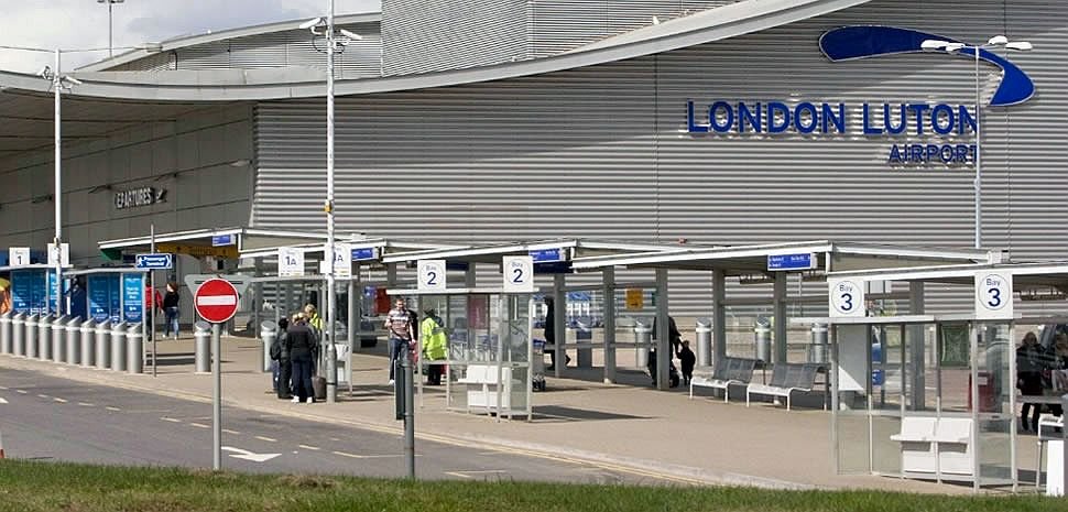  Zborurile de pe aeroportul Luton din Londra au fost reluate după două ore de întrerupere