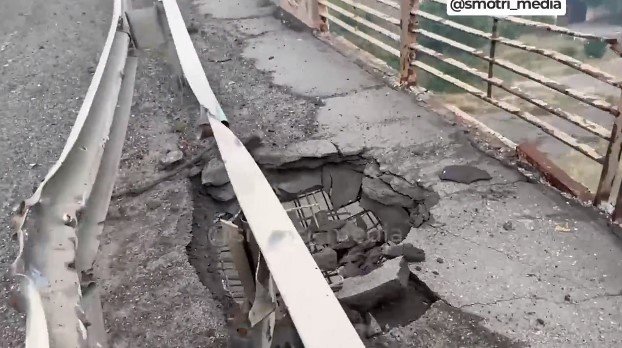  Podul Antonivskii din regiunea Herson, cu o mare importanţă strategică, distrus de obuzele ucrainene